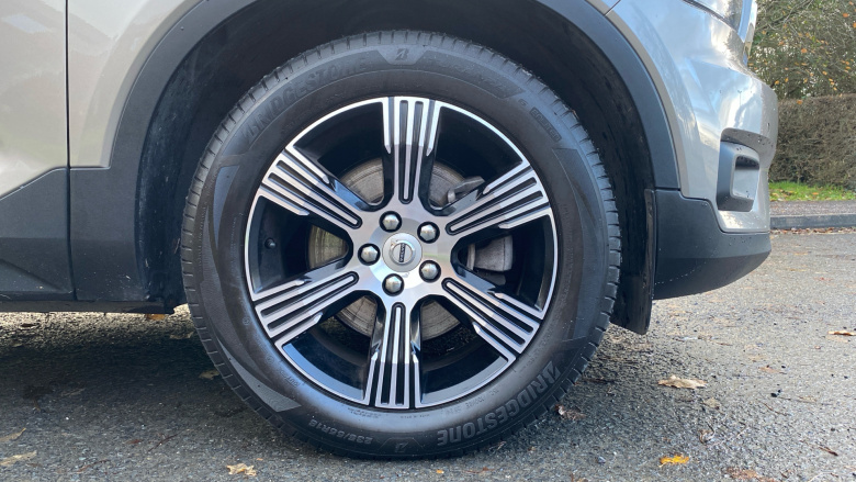 Volvo Xc40 2.0 B4P Inscription 5dr AWD Auto Petrol Estate